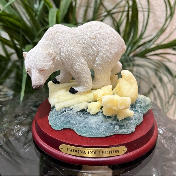 🧊 Polar Bear Statue 🧊 Cadona Collection - Picture 3 of 10